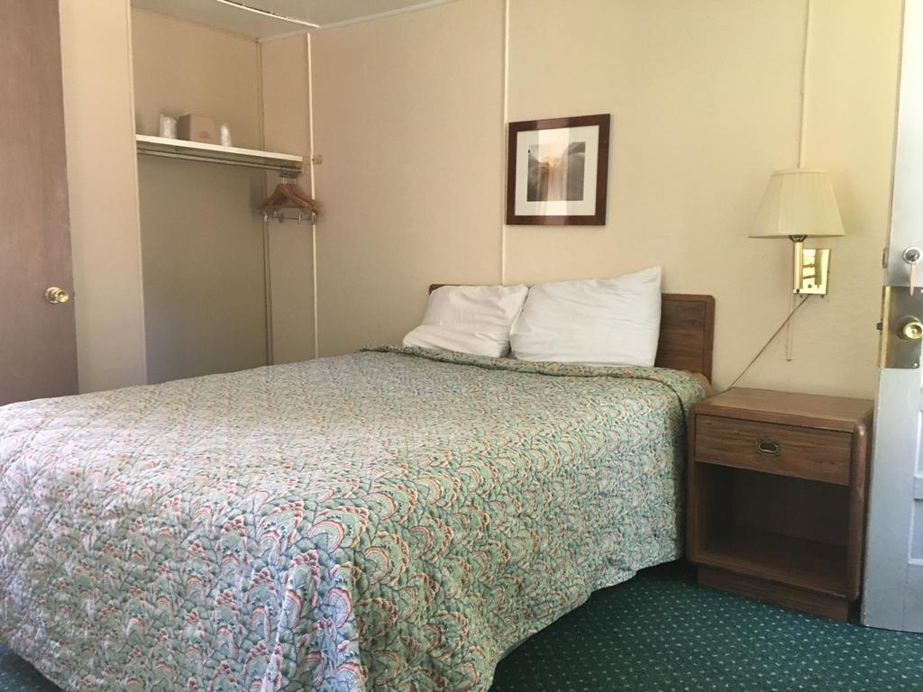 Plantation Motel